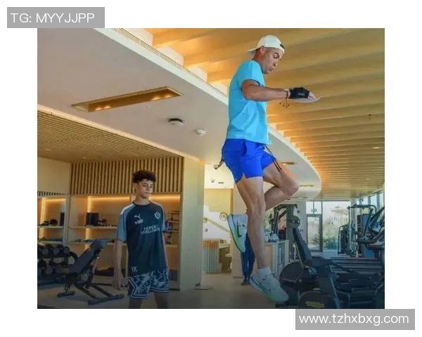 足球明星父子同框高清照片展现亲情与运动魅力的完美结合