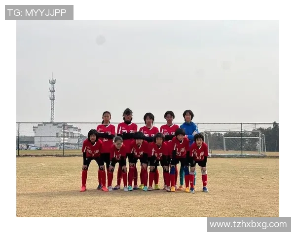 足球明星李娜的儿子成长记：从小球迷到未来的足球希望之星