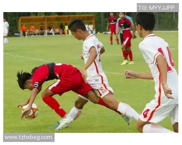 足球明星亲自示范核酸检测全过程传递健康理念与责任感