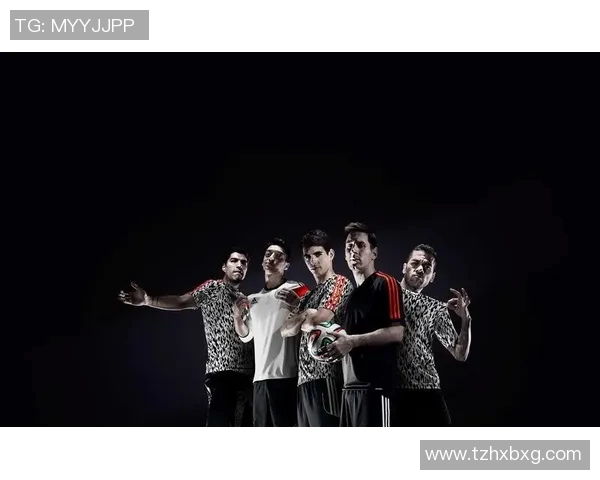 足球明星高清黑白壁纸精选展现足球魅力与激情的艺术之美