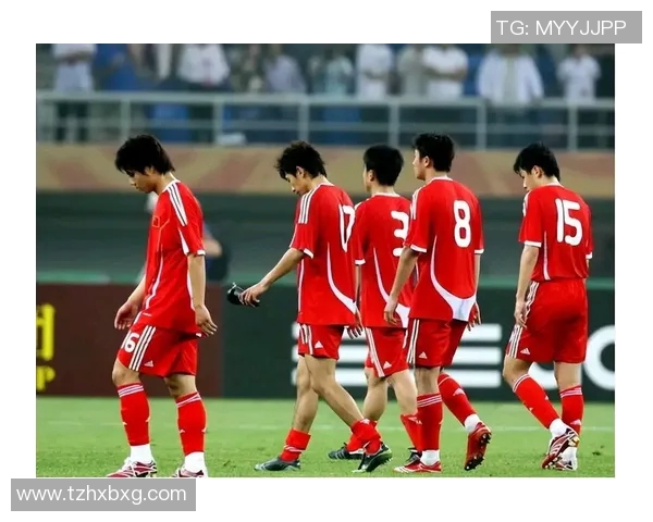 国足军训：锻造团队精神与体能提升的双重挑战与机遇